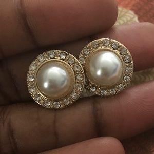Gold pearl earrings